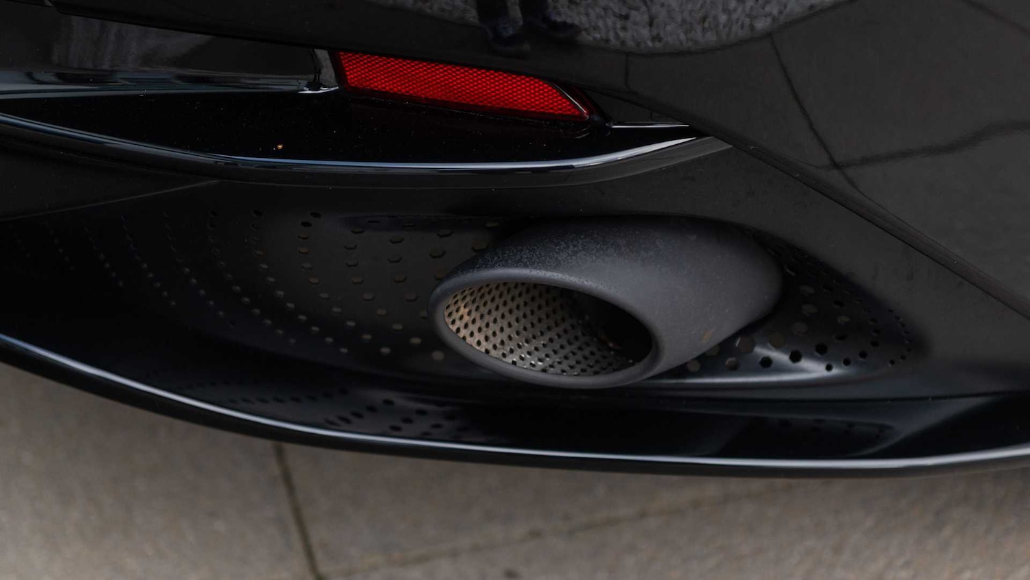 Used Aston Martin DB11 for sale - 76916073: Photo 17