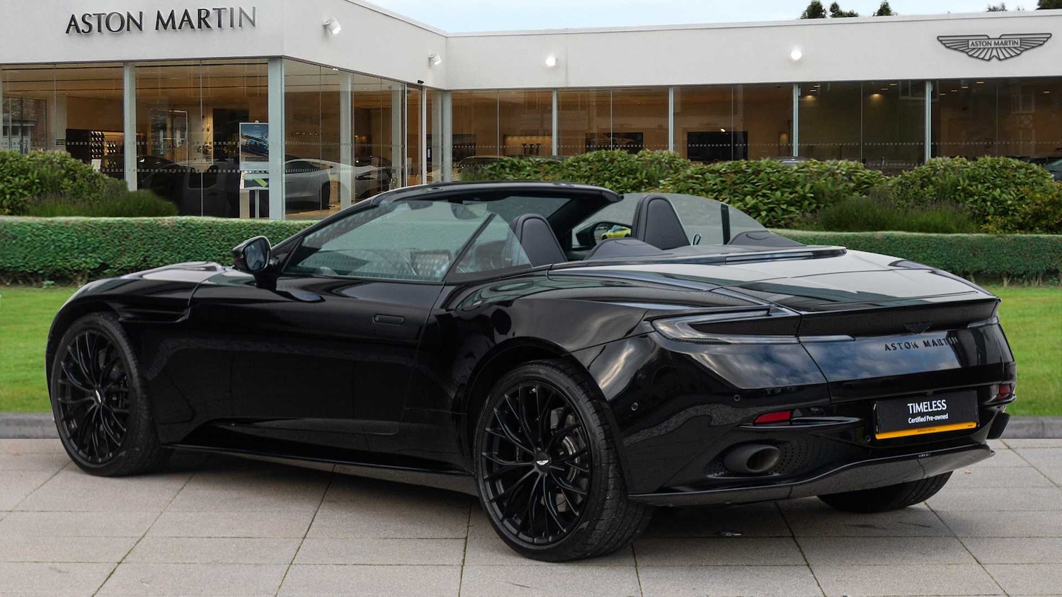Used Aston Martin DB11 for sale - 76916073: Photo 2