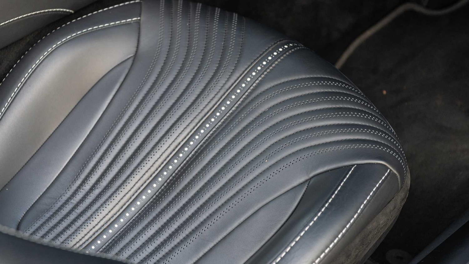 Used Aston Martin DB11 for sale - 76916073: Photo 30