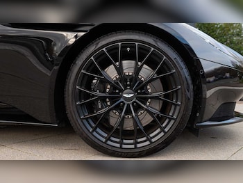 Used Aston Martin DB11 2023 for sale - 76916073: Photo