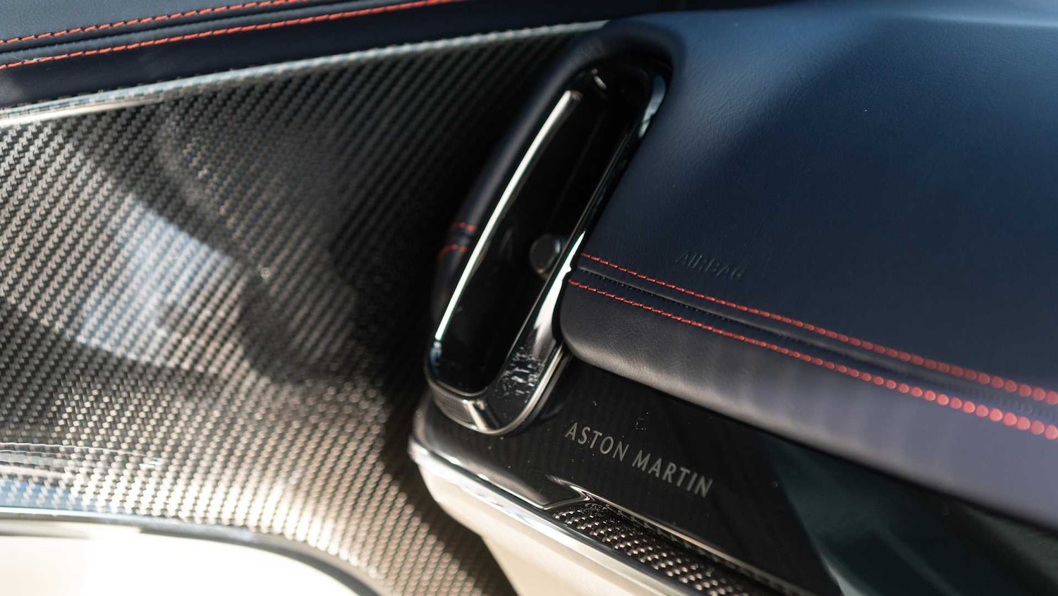 Used Aston Martin DBX 2025 for sale - 77389898: Photo 32