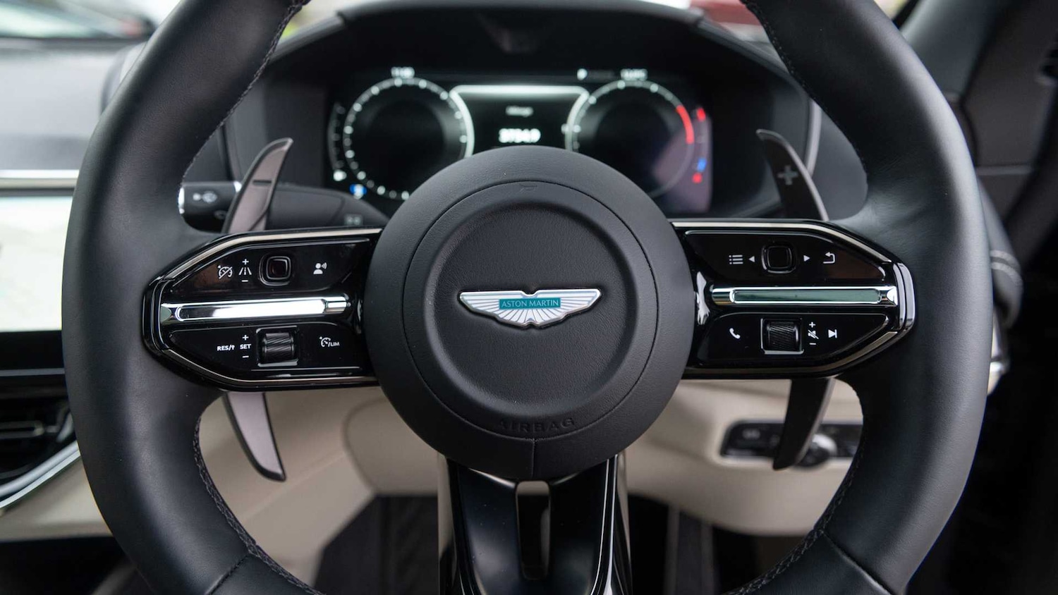 Used Aston Martin DBX for sale - 76692147: Photo 11