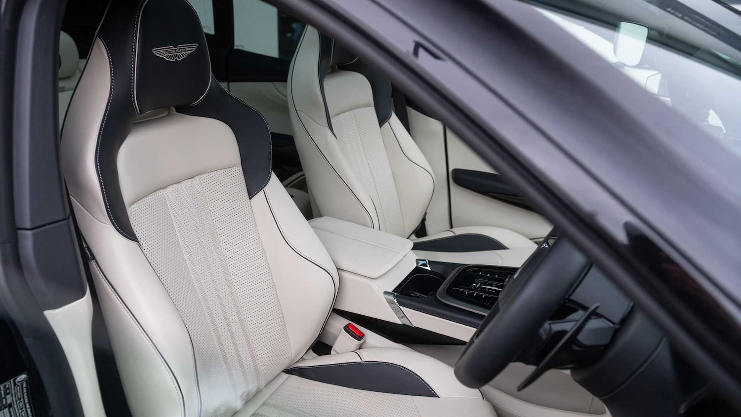 Used Aston Martin DBX for sale - 76692147: Photo 12