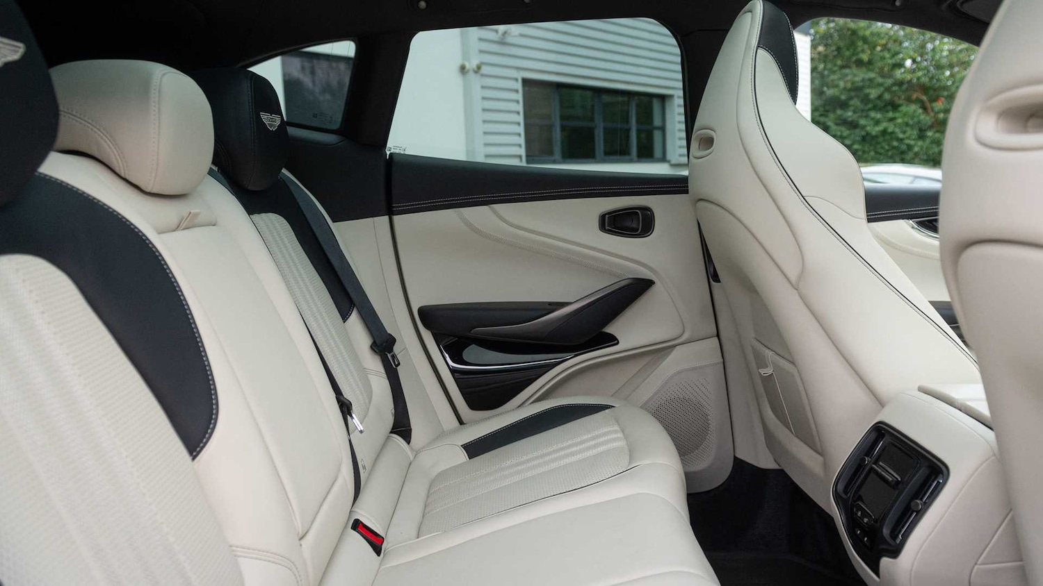 Used Aston Martin DBX for sale - 76692147: Photo 15