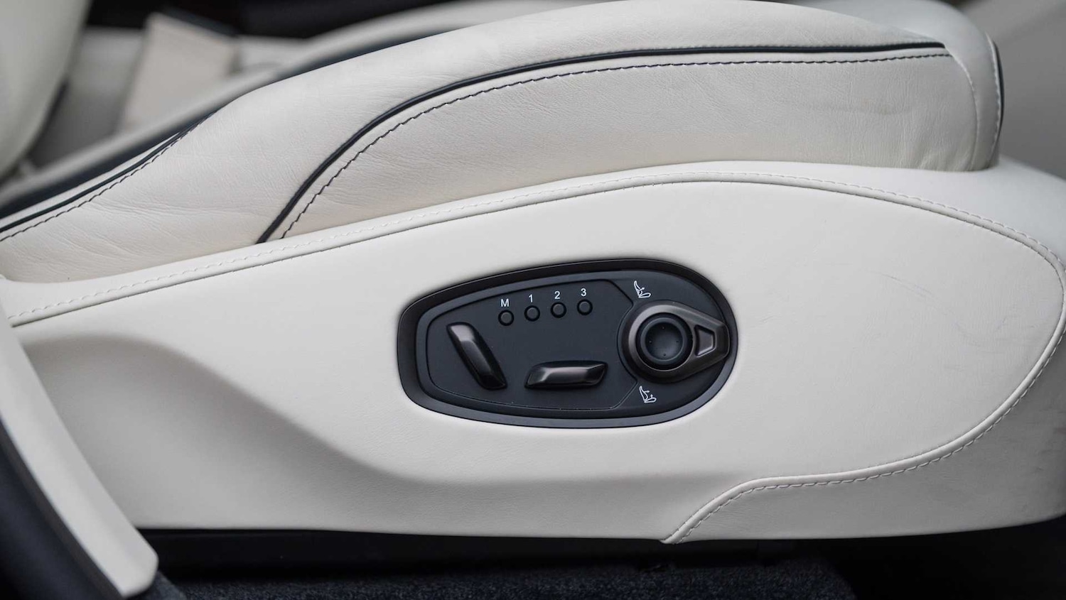 Used Aston Martin DBX for sale - 76692147: Photo 16