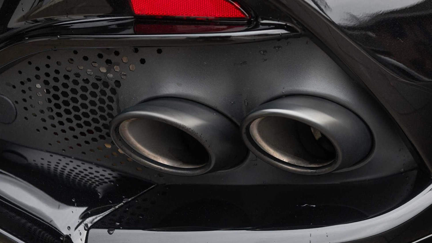 Used Aston Martin DBX for sale - 76692147: Photo 17