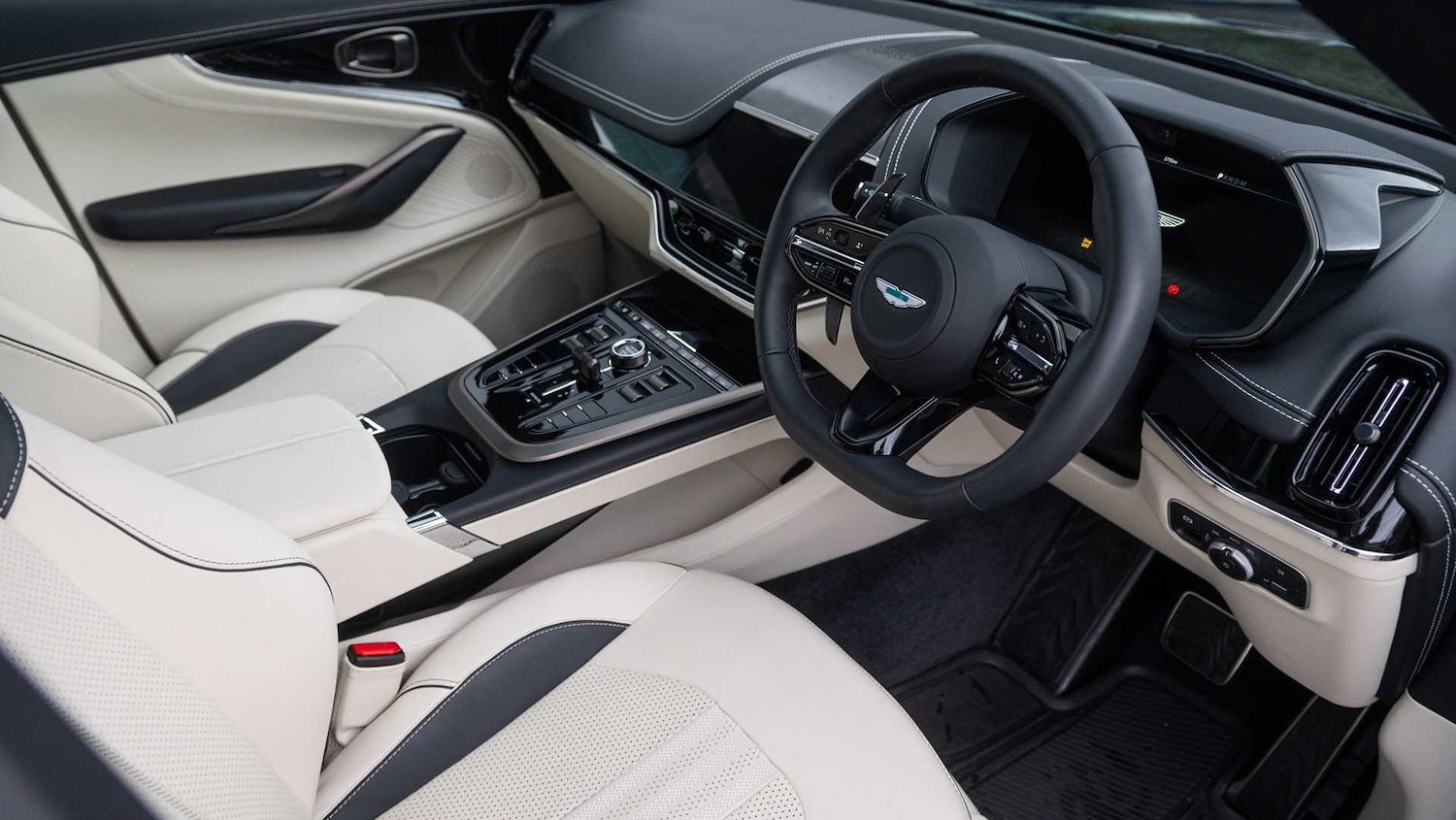 Used Aston Martin DBX for sale - 76692147: Photo 3