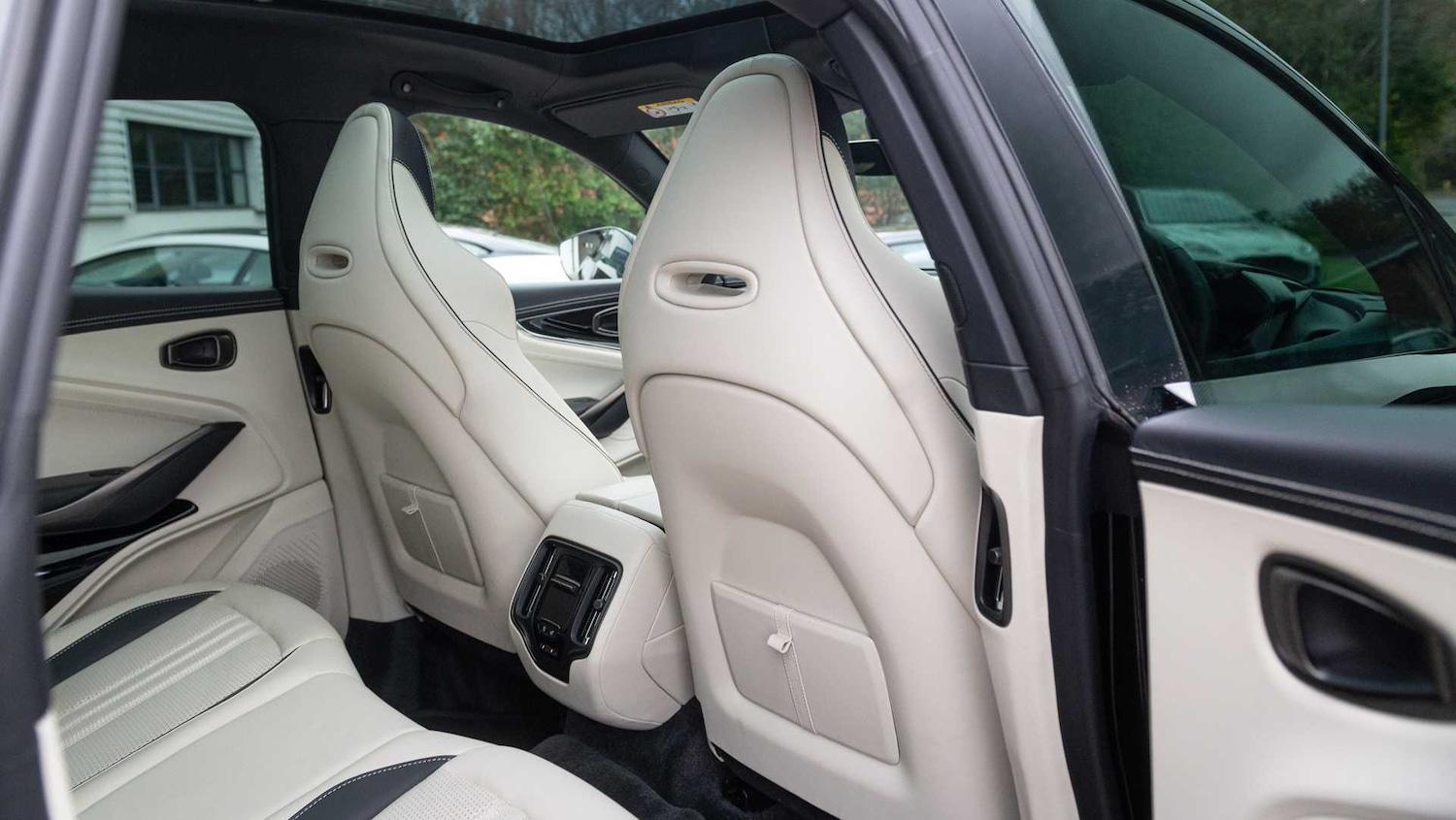 Used Aston Martin DBX for sale - 76692147: Photo 32