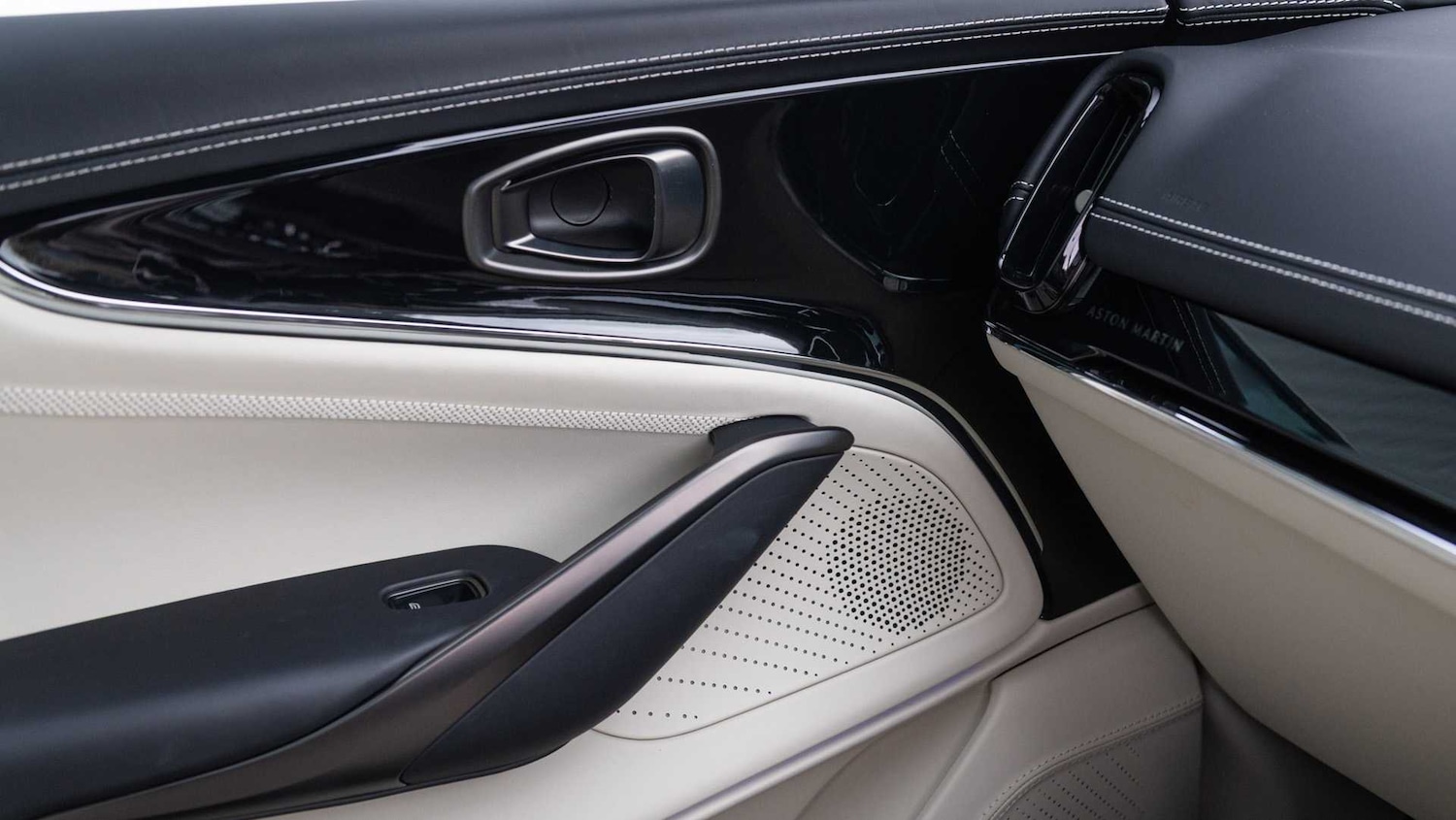 Used Aston Martin DBX for sale - 76692147: Photo 33