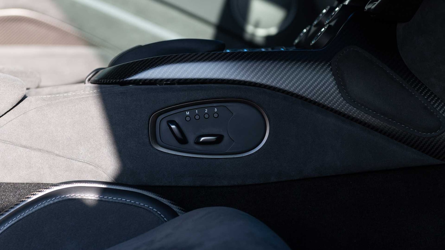 Used Aston Martin Vantage 2022 for sale - 76842966: Photo 15