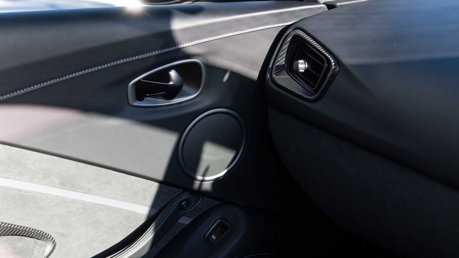 Used Aston Martin Vantage 2022 for sale - 76842966: Photo 33