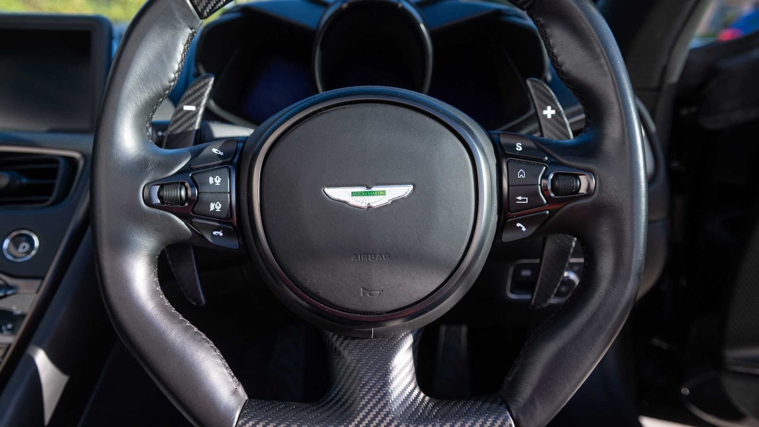 Used Aston Martin DBS 2021 for sale - 76668972: Photo 11