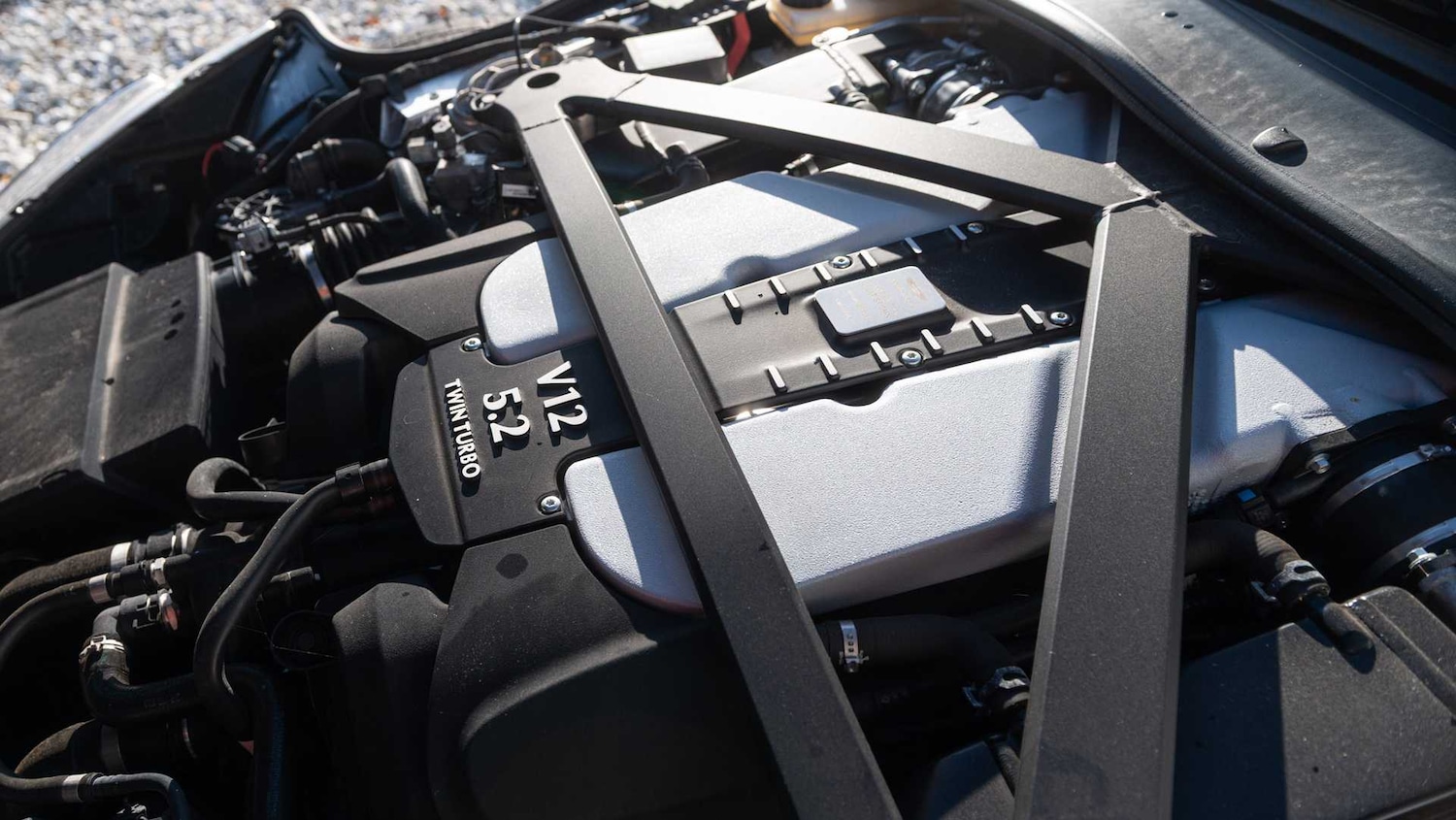 Used Aston Martin DBS 2021 for sale - 76668972: Photo 13