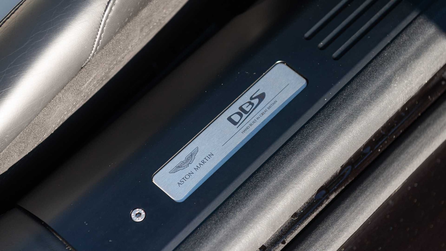 Used Aston Martin DBS 2021 for sale - 76668972: Photo 14