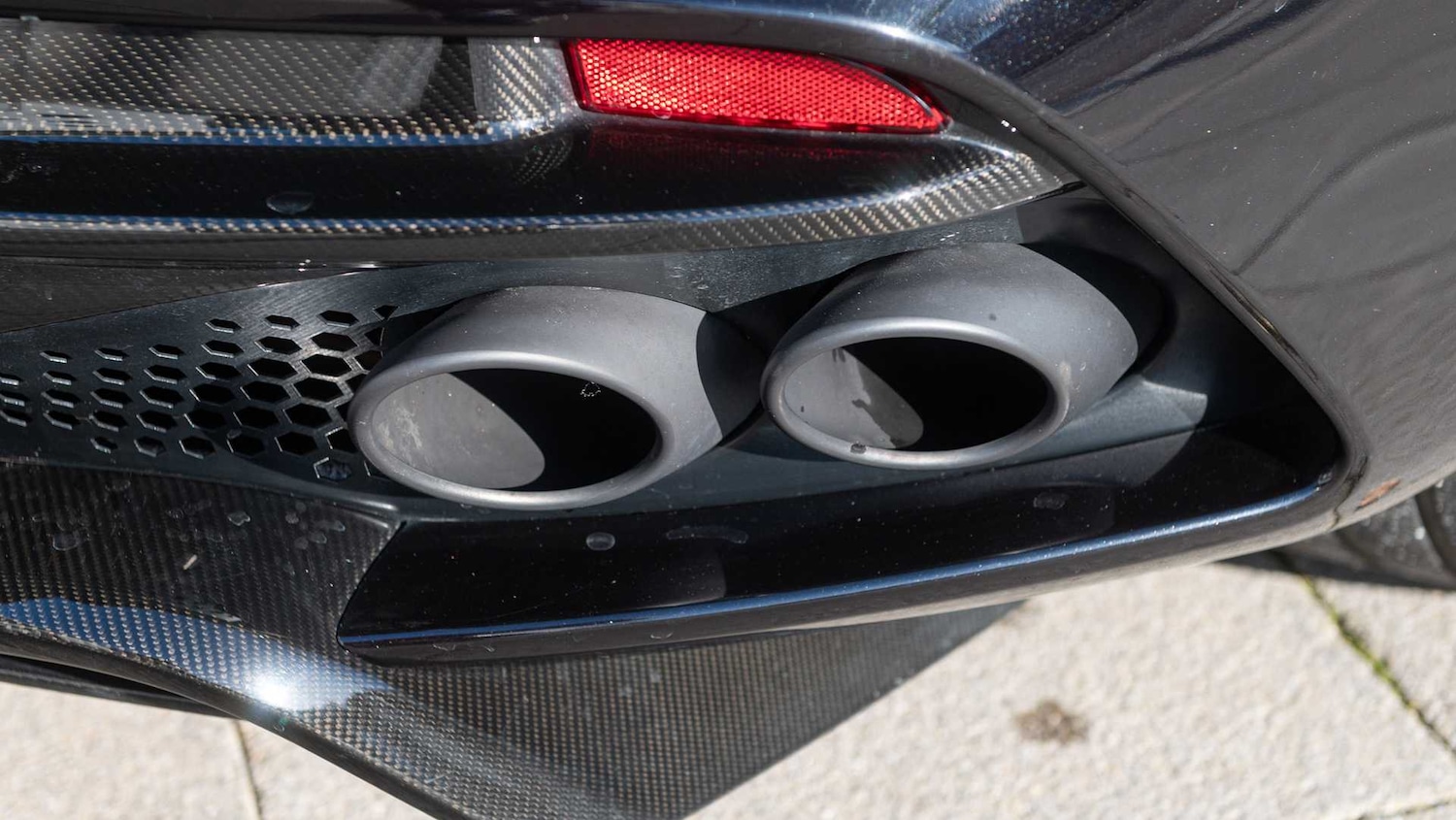 Used Aston Martin DBS 2021 for sale - 76668972: Photo 16