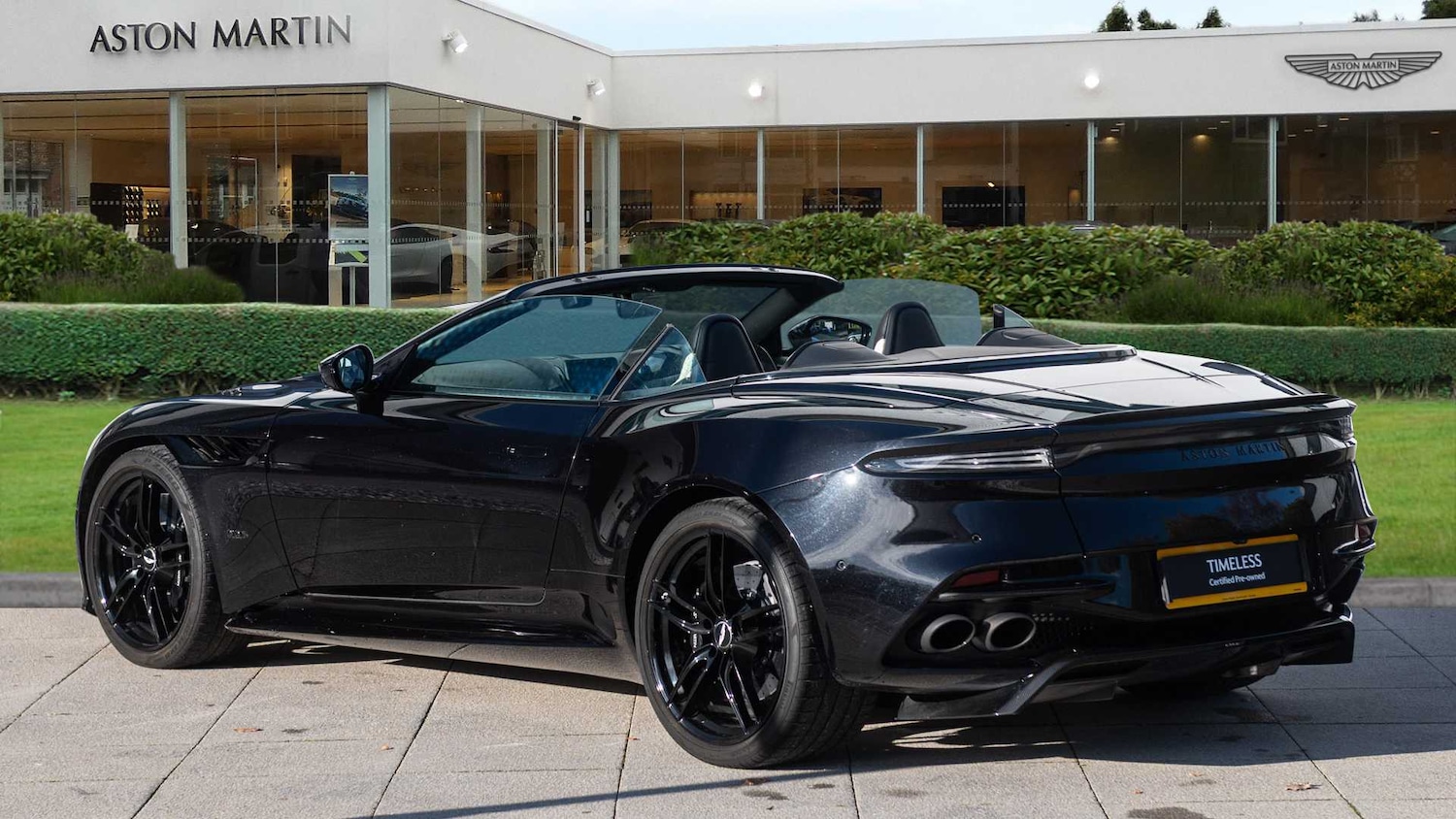 Used Aston Martin DBS 2021 for sale - 76668972: Photo 2