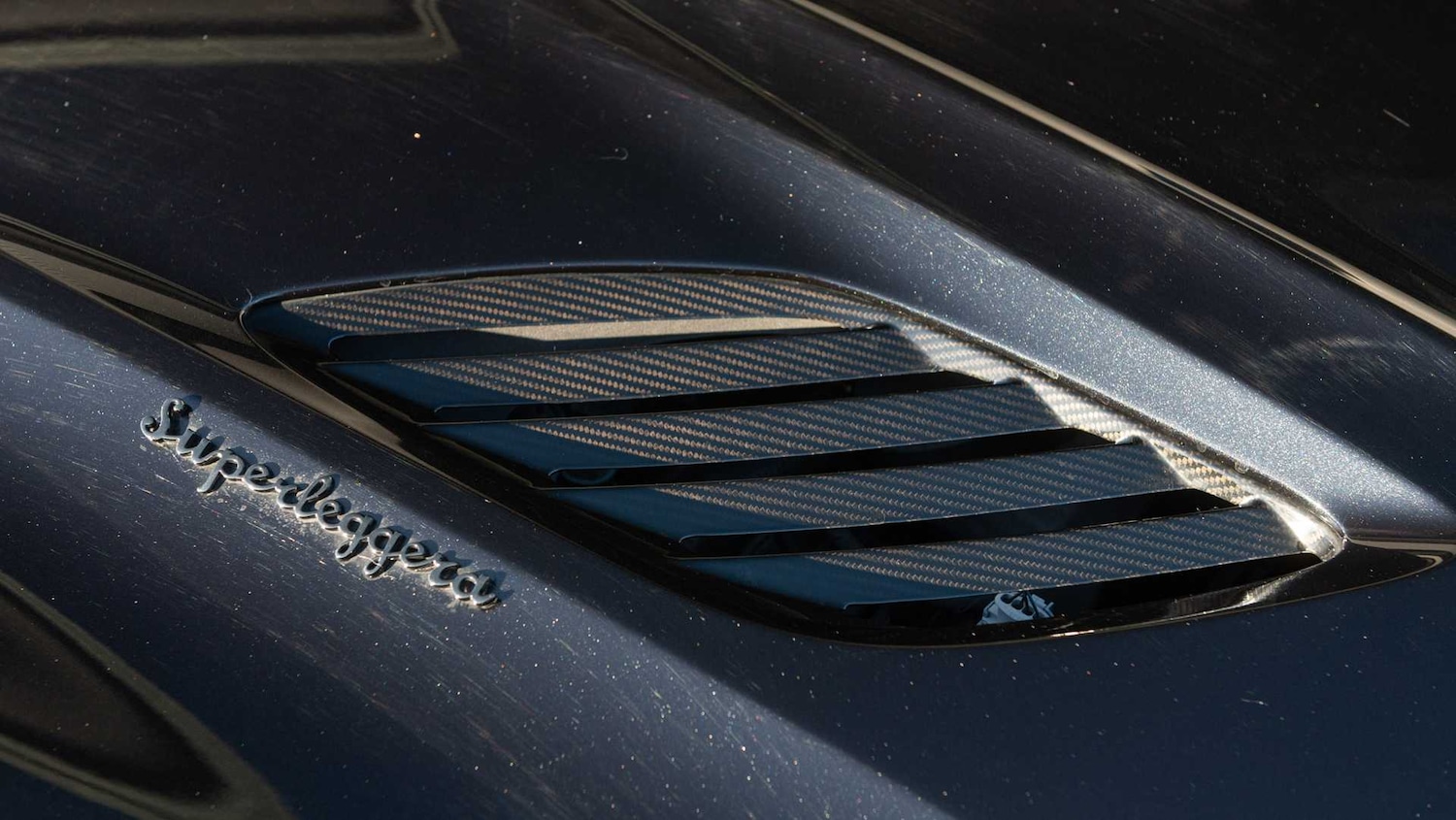 Used Aston Martin DBS 2021 for sale - 76668972: Photo 23