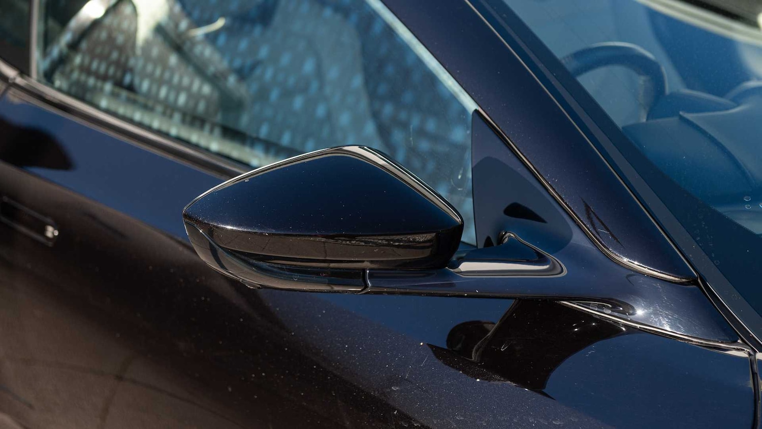 Used Aston Martin DBS 2021 for sale - 76668972: Photo 24