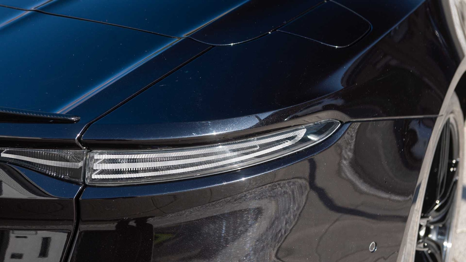 Used Aston Martin DBS 2021 for sale - 76668972: Photo 26