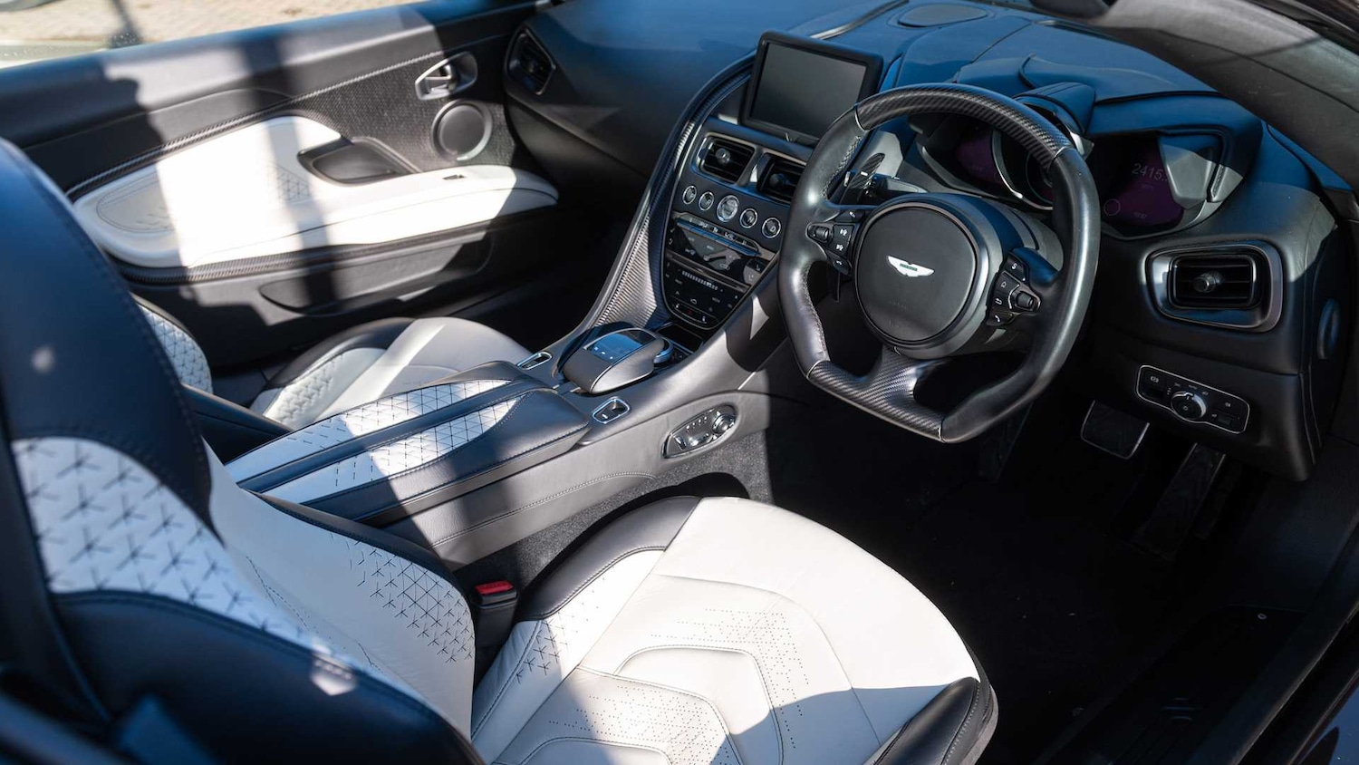 Used Aston Martin DBS 2021 for sale - 76668972: Photo 3