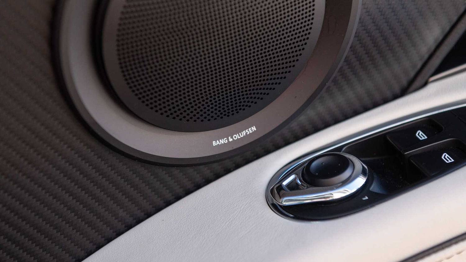 Used Aston Martin DBS 2021 for sale - 76668972: Photo 34