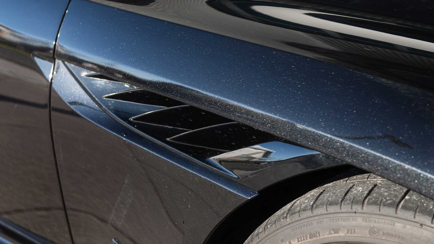 Used Aston Martin DBS 2021 for sale - 76668972: Photo 9