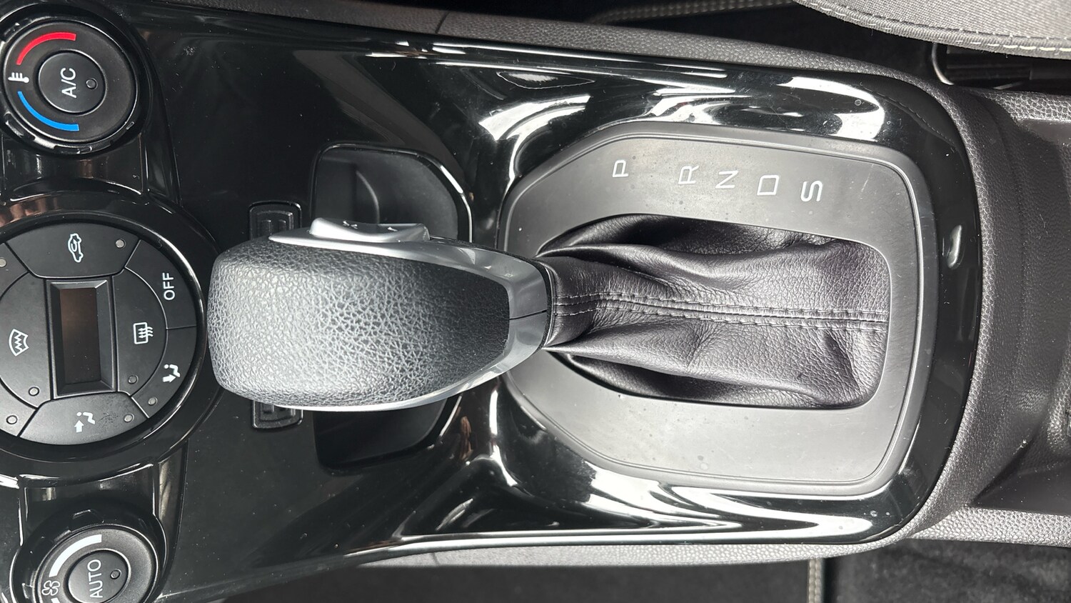 Used Ford Fiesta 2016 for sale - 77973873: Photo 24