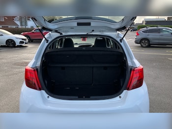 Used Toyota Yaris 2017 for sale - 76971840: Photo