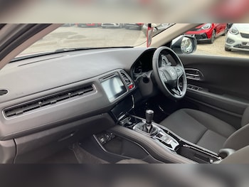 Used Honda HR-V 2016 for sale - 76206534: Photo 2