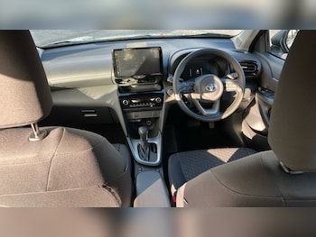 Used Toyota Yaris Cross 2025 for sale - 77288936: Photo