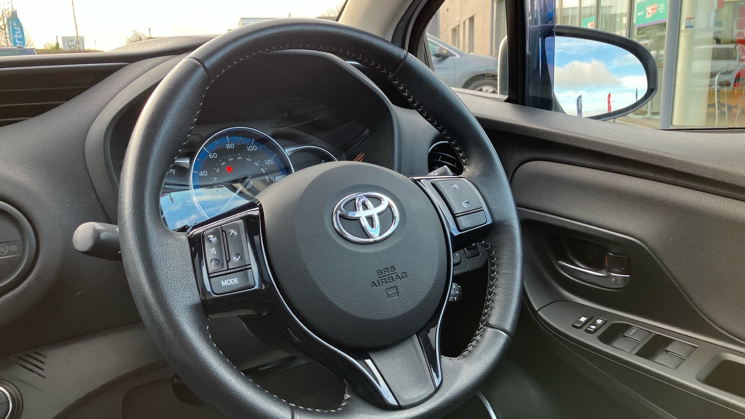 Used Toyota Yaris 2017 for sale - 77128054: Photo 11
