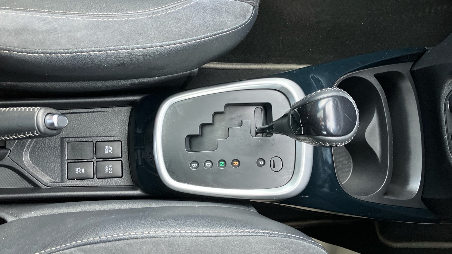 Used Toyota Yaris 2017 for sale - 77128054: Photo 24