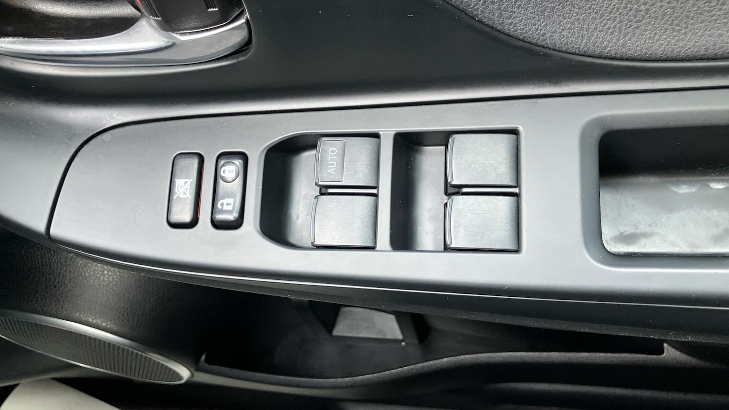 Used Toyota Yaris 2017 for sale - 77128054: Photo 30