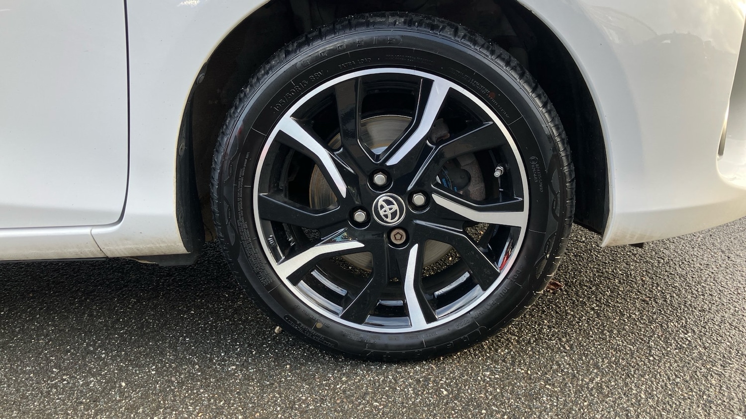 Used Toyota Yaris 2017 for sale - 77128054: Photo 37