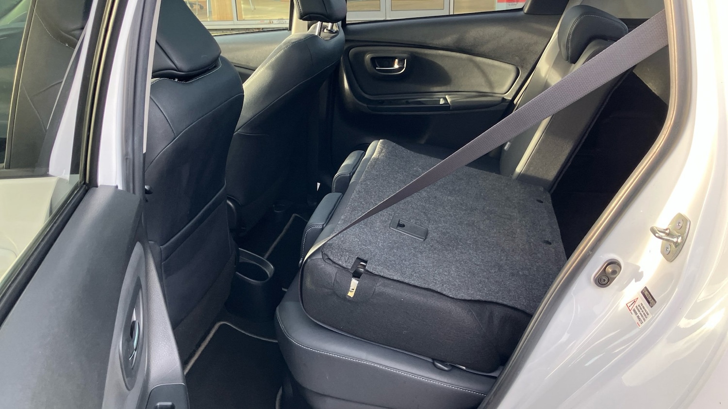 Used Toyota Yaris 2017 for sale - 77128054: Photo 40