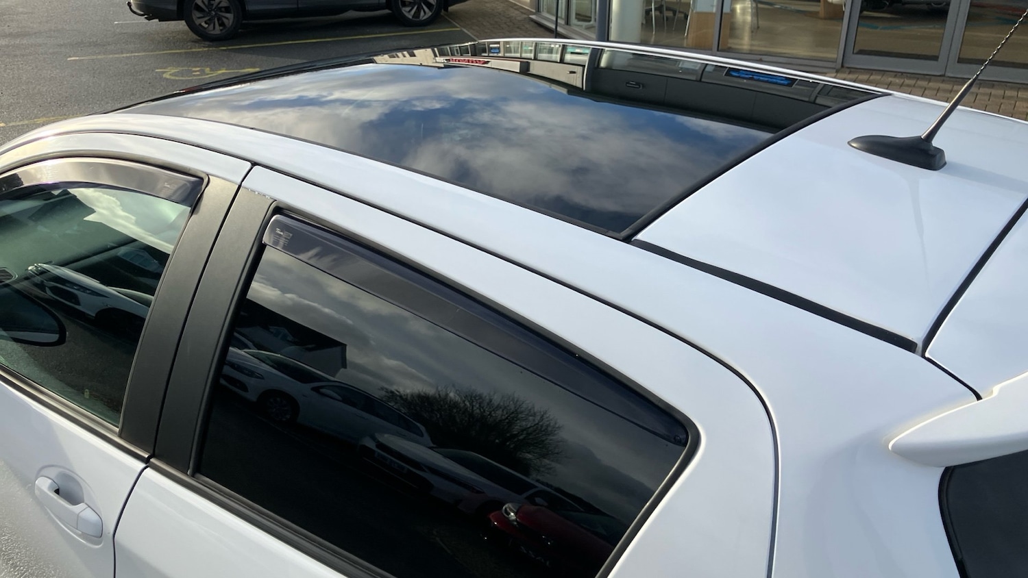 Used Toyota Yaris 2017 for sale - 77128054: Photo 42