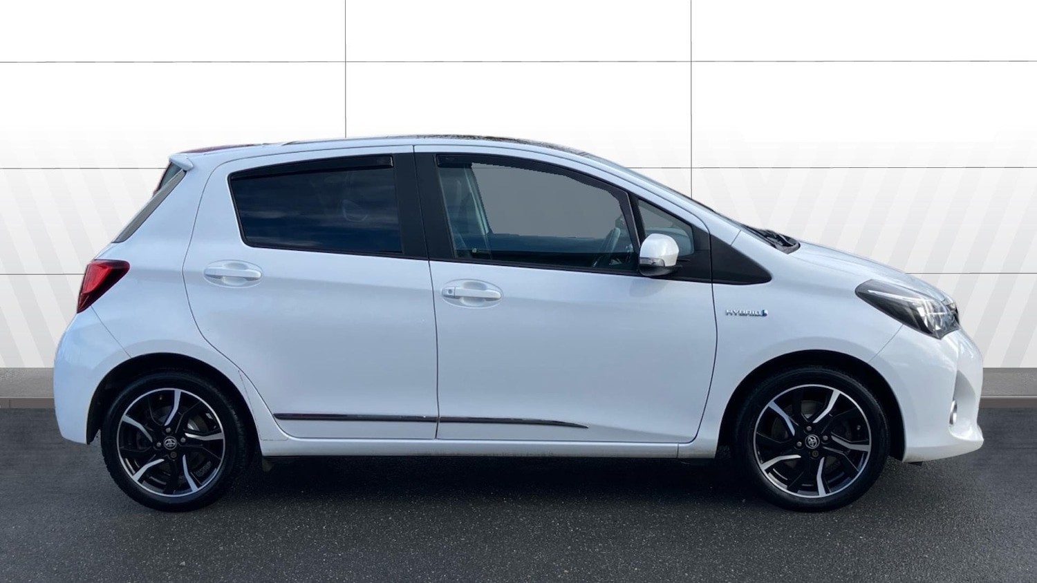 Used Toyota Yaris 2017 for sale - 77128054: Photo 5