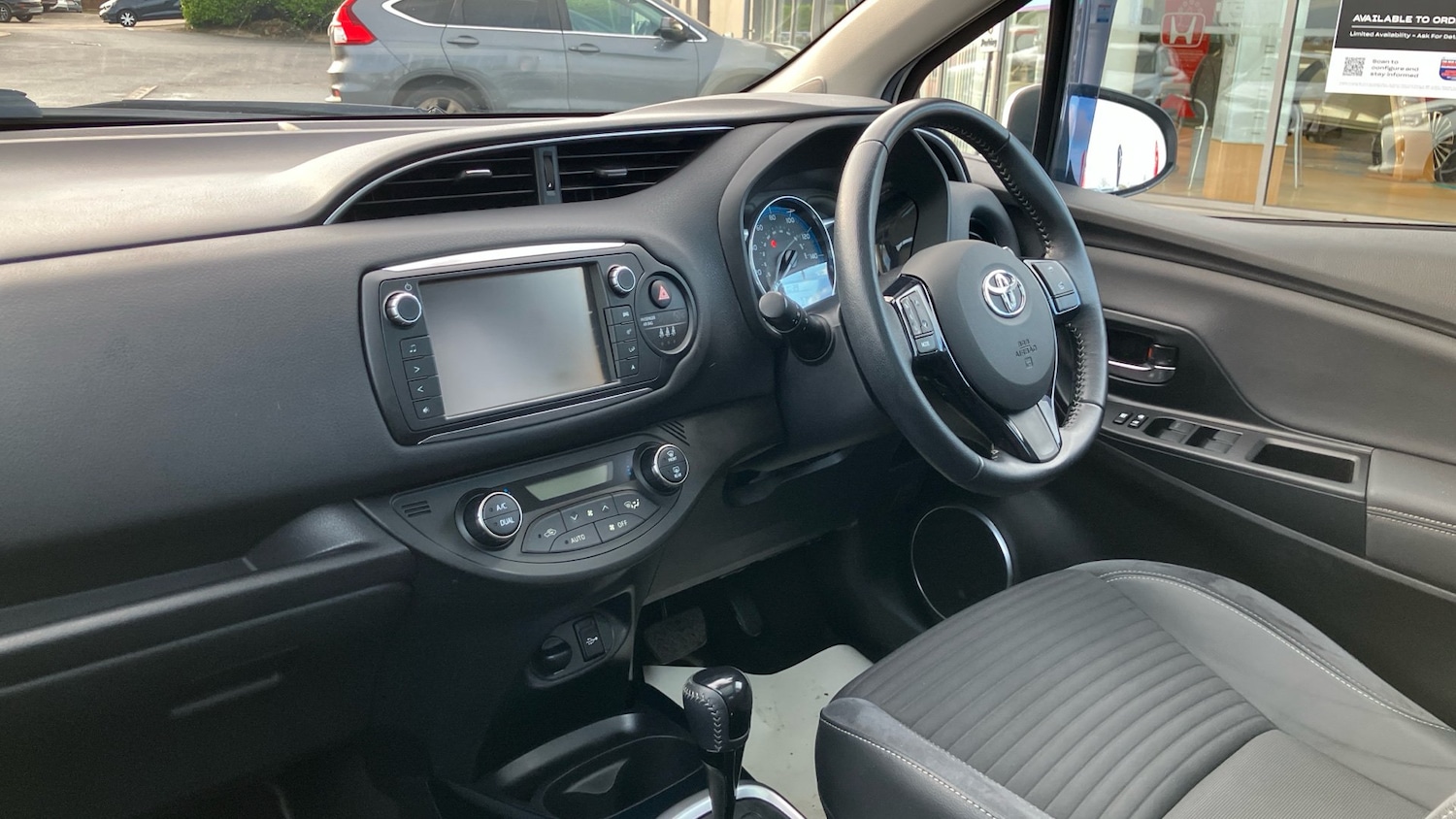 Used Toyota Yaris 2017 for sale - 77128054: Photo 9