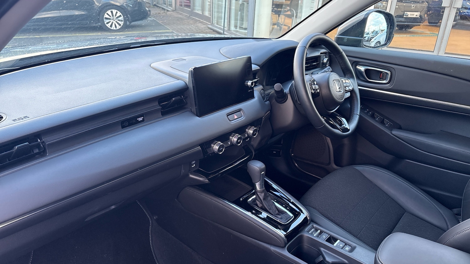 Used Honda HR-V 2025 for sale - 77184781: Photo 2