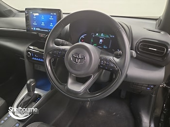 Used Toyota Yaris Cross 2023 for sale - 77587596: Photo
