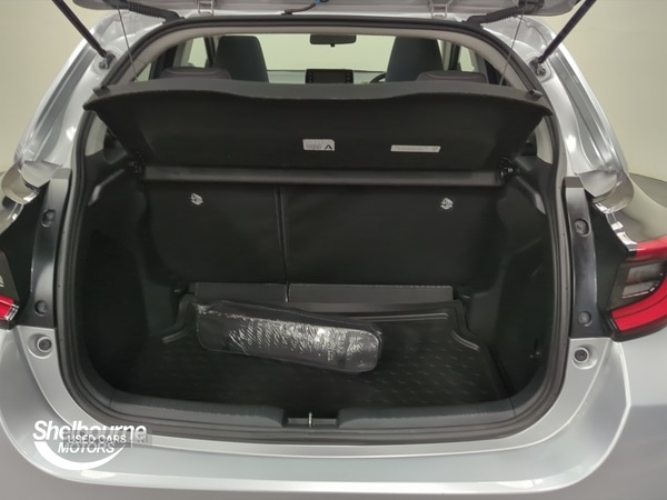 Used Toyota Yaris 2022 for sale - 76702931: Photo 17