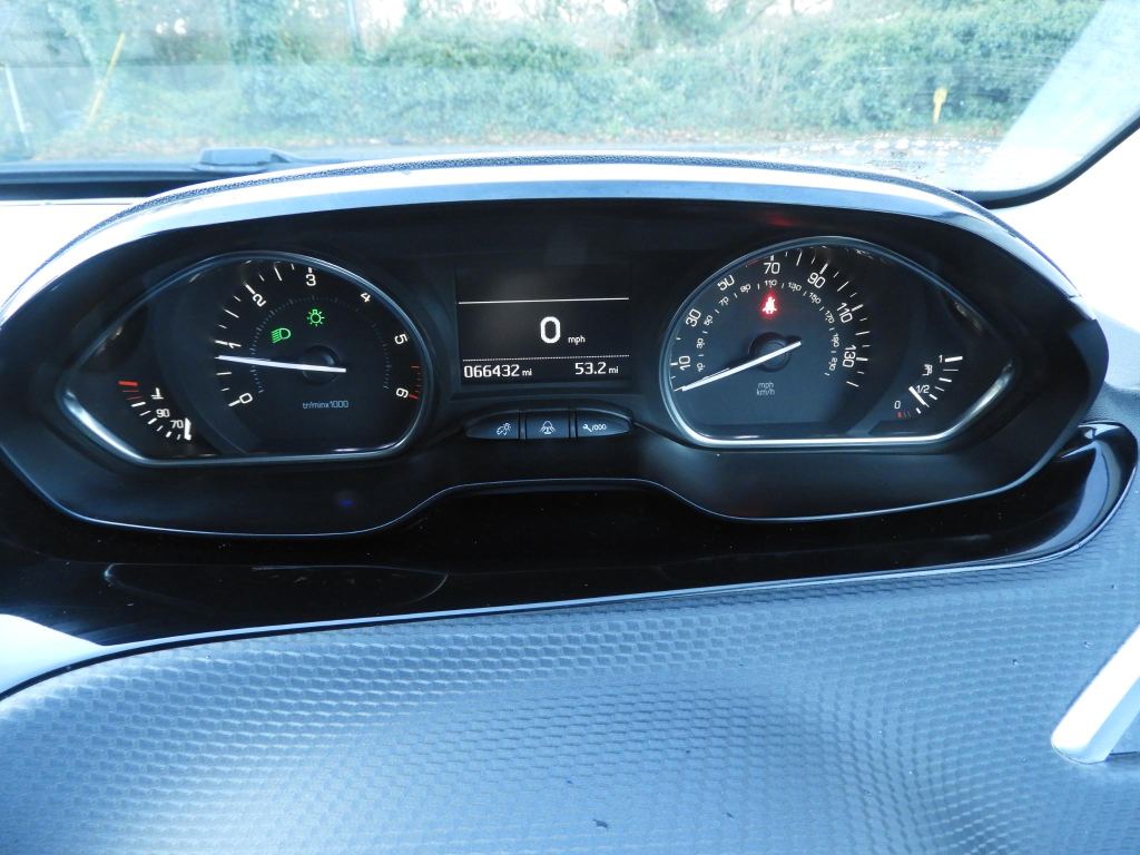 Used Peugeot 2008 2016 for sale - 76848932: Photo 12