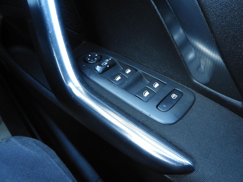 Used Peugeot 2008 2016 for sale - 76848932: Photo 13