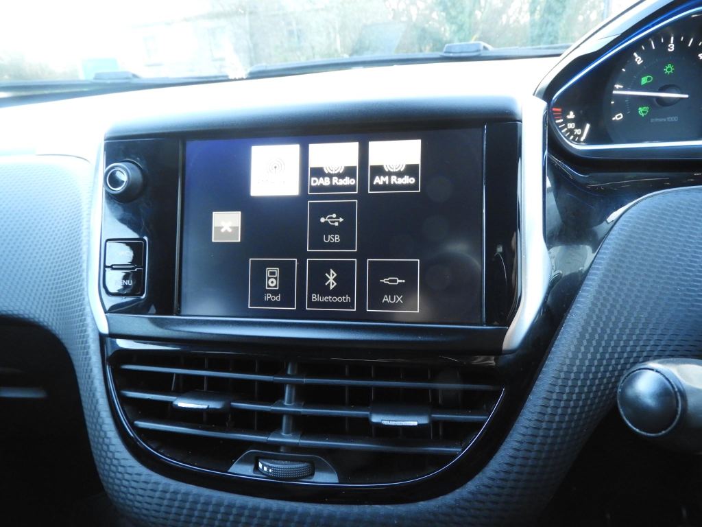 Used Peugeot 2008 2016 for sale - 76848932: Photo 16