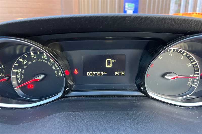 Used Peugeot 308 2018 for sale - 76943934: Photo 20