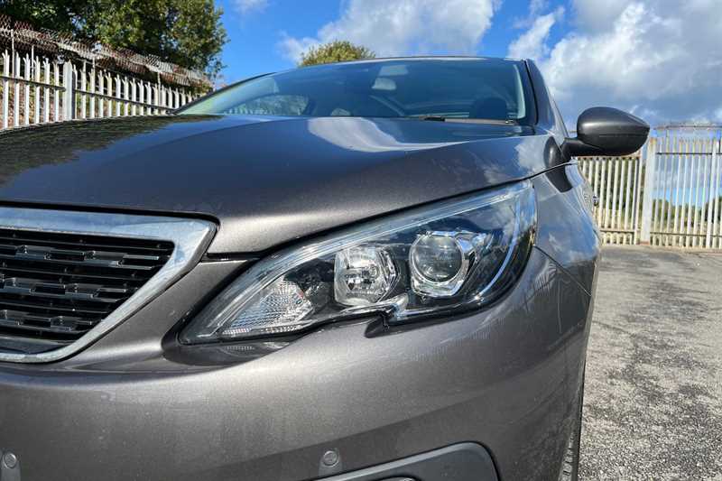 Used Peugeot 308 2018 for sale - 76943934: Photo 29