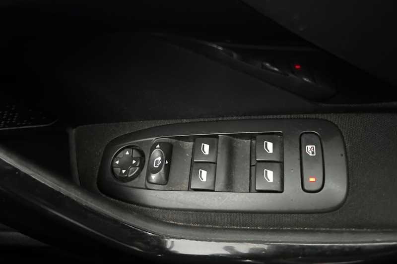 Used Peugeot 208 2018 for sale - 76917833: Photo 16