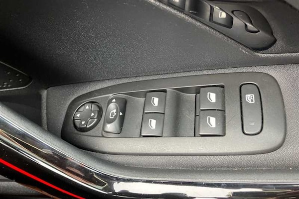 Used Peugeot 2008 2018 for sale - 76298590: Photo 16