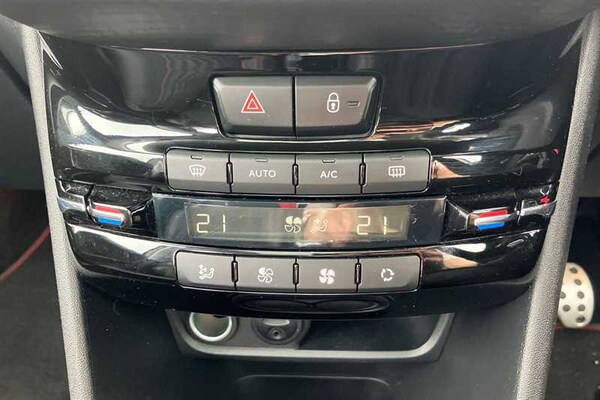 Used Peugeot 2008 2018 for sale - 76298590: Photo 40