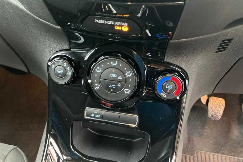 Used Ford Fiesta 2017 for sale - 76286518: Photo 15